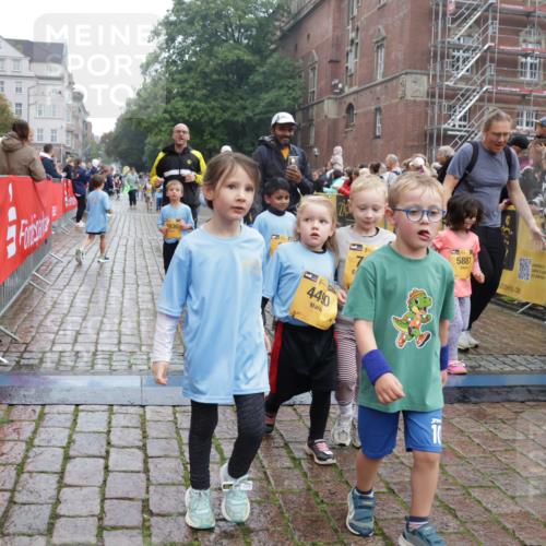 13.09.2026 - Kiel Lauf Yannick Fuchs http://msf.ph/oto/10275152 13.09.2026 08:37:36 Ziel 52, 1212, 1221, 2036, 2858, 3071, 3262, 3521, 4379, 5186, 5290, 6149, 6457, 6458, 6624, 9941, 12066, 12470, 12651, 12657, 12838, 82, 751, 781, 873, 910, 1055, 1233, 1283, 2025, 2229, 2552, 2567, 3252, 3815, 4018, 4705, 5288, 5617, 5722, 6272, 6358, 6440, 6817, 7146, 7176, 7183, 7184, 7838, 8070, 8184, 8243, 8258, 8612, 8650, 8653, 8907, 9233, 9303, 9422, 9586, 10221, 10714, 10800, 11206, 11236, 11487, 11563, 11806, 12469, 2936, 910, 3815 meine-sportfotos.de