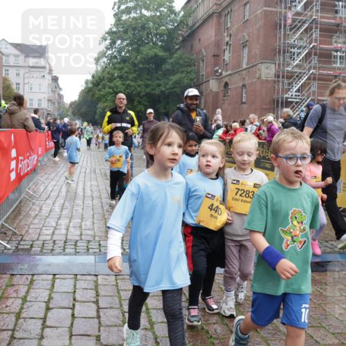 13.09.2026 - Kiel Lauf Yannick Fuchs http://msf.ph/oto/10275158 13.09.2026 08:37:36 Ziel 52, 1212, 1221, 2036, 2858, 3071, 3262, 3521, 4379, 5186, 5290, 6149, 6457, 6458, 6624, 9941, 12066, 12470, 12651, 12657, 12838, 82, 751, 781, 873, 910, 1055, 1233, 1283, 2025, 2229, 2552, 2567, 3252, 3815, 4018, 4705, 5288, 5617, 5722, 6272, 6358, 6440, 6817, 7146, 7176, 7183, 7184, 7838, 8070, 8184, 8243, 8258, 8612, 8650, 8653, 8907, 9233, 9303, 9422, 9586, 10221, 10714, 10800, 11206, 11236, 11487, 11563, 11806, 12469, 2936, 910, 3815 meine-sportfotos.de