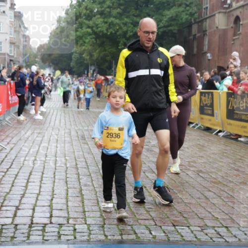 13.09.2026 - Kiel Lauf Yannick Fuchs http://msf.ph/oto/10275163 13.09.2026 08:37:37 Ziel 52, 1212, 1214, 1221, 2036, 2858, 3071, 3262, 3521, 4379, 5186, 5290, 6149, 6457, 6458, 6624, 9941, 12066, 12470, 12651, 12657, 12838, 82, 751, 781, 873, 910, 1055, 1233, 1283, 2025, 2229, 2552, 2567, 3252, 3815, 4018, 4705, 5288, 5617, 5722, 6272, 6358, 6440, 6817, 7146, 7176, 7183, 7184, 7838, 8184, 8243, 8258, 8612, 8650, 8907, 9233, 9303, 9422, 9586, 10221, 10714, 10800, 11206, 11236, 11487, 11563, 11806, 12469, 2936, 873, 910, 3815 meine-sportfotos.de