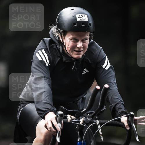 13.09.2026 - Stadtparktriathlon H.Heesch http://msf.ph/oto/10275173 13.09.2026 10:32:20 Radfahren 231, 404, 431 meine-sportfotos.de