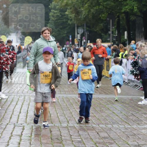 13.09.2026 - Kiel Lauf Yannick Fuchs http://msf.ph/oto/10275207 13.09.2026 08:37:41 Ziel 593, 1212, 1214, 1221, 1621, 2036, 2858, 3071, 3521, 4379, 5186, 5290, 6149, 6457, 6458, 9941, 12470, 52, 82, 751, 781, 1055, 1233, 1283, 2025, 2036, 2229, 2567, 3071, 3252, 3262, 4018, 4705, 5288, 5617, 5722, 6272, 6358, 6440, 6457, 6624, 7146, 7176, 7183, 7184, 8184, 8258, 8612, 8907, 9303, 9422, 9586, 10221, 10714, 10800, 11236, 11487, 11806, 12066, 12469, 12651, 12657, 12838, 1807, 2936, 82, 873, 910, 1283, 3815, 5288, 6440 meine-sportfotos.de
