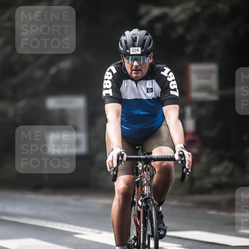 13.09.2026 - Stadtparktriathlon H.Heesch http://msf.ph/oto/10275220 13.09.2026 10:32:28 Radfahren 224, 277, 295, 404 meine-sportfotos.de