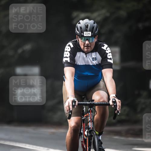 13.09.2026 - Stadtparktriathlon H.Heesch http://msf.ph/oto/10275223 13.09.2026 10:32:28 Radfahren 224, 277, 295, 404 meine-sportfotos.de