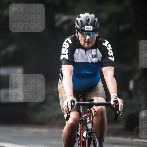 13.09.2026 - Stadtparktriathlon H.Heesch http://msf.ph/oto/10275227 13.09.2026 10:32:28 Radfahren 224, 277, 295, 404 meine-sportfotos.de