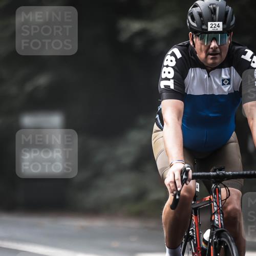 13.09.2026 - Stadtparktriathlon H.Heesch http://msf.ph/oto/10275230 13.09.2026 10:32:29 Radfahren 224, 277, 295, 404 meine-sportfotos.de