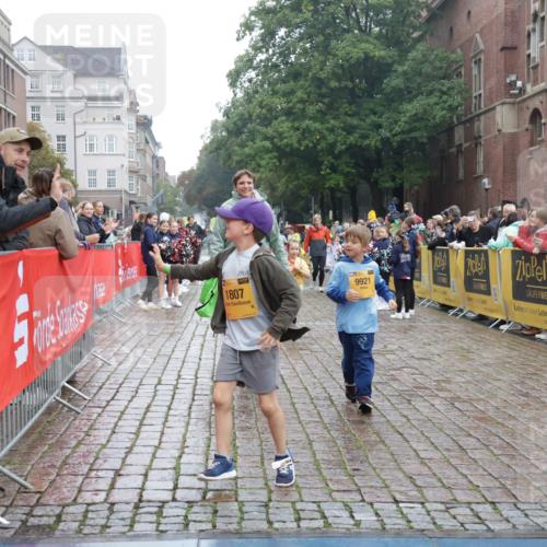 13.09.2026 - Kiel Lauf Yannick Fuchs http://msf.ph/oto/10275257 13.09.2026 08:37:46 Ziel 236, 278, 593, 1214, 1621, 2858, 4379, 5199, 5887, 6149, 6458, 7283, 7612, 9887, 10478, 52, 751, 781, 1055, 1212, 1221, 1233, 2025, 2036, 2229, 2567, 3071, 3252, 3262, 3521, 4018, 4379, 4705, 5186, 5290, 5722, 6272, 6358, 6457, 6624, 7146, 7183, 7184, 8258, 8612, 8907, 9303, 9422, 9941, 10221, 10714, 10800, 11236, 11487, 12066, 12469, 12470, 12651, 12657, 12838, 1807, 2936, 7477, 9791, 9921, 11412, 82, 873, 910, 1055, 1283, 3815, 4018, 5288, 5617, 6440, 7146, 8612 meine-sportfotos.de