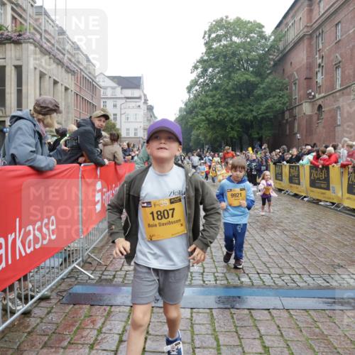 13.09.2026 - Kiel Lauf Yannick Fuchs http://msf.ph/oto/10275273 13.09.2026 08:37:47 Ziel 236, 278, 593, 1214, 1621, 2858, 5199, 5709, 5887, 6149, 6458, 7283, 7612, 9887, 10478, 11899, 52, 751, 781, 1055, 1212, 1221, 1233, 2025, 2036, 2229, 2567, 3071, 3252, 3262, 3521, 4018, 4379, 4705, 5186, 5290, 5722, 6272, 6358, 6457, 6624, 7146, 7183, 7184, 8258, 8612, 8907, 9941, 10221, 10714, 10800, 11236, 11487, 12066, 12469, 12470, 12651, 12657, 12838, 1807, 2936, 7477, 9791, 9921, 11412, 11810, 82, 873, 1055, 1283, 2229, 4018, 5288, 5617, 6440, 7146, 8612, 8907 meine-sportfotos.de
