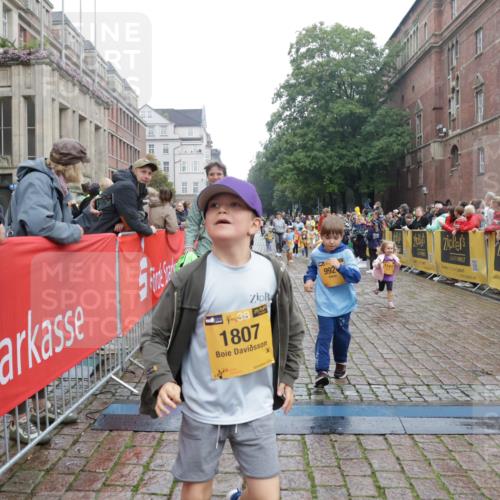 13.09.2026 - Kiel Lauf Yannick Fuchs http://msf.ph/oto/10275280 13.09.2026 08:37:47 Ziel 236, 278, 593, 1214, 1621, 2858, 5199, 5709, 5887, 6149, 6458, 7283, 7612, 9887, 10478, 11899, 52, 751, 781, 1055, 1212, 1221, 1233, 2025, 2036, 2229, 2567, 3071, 3252, 3262, 3521, 4018, 4379, 4705, 5186, 5290, 5722, 6272, 6358, 6457, 6624, 7146, 7183, 7184, 8258, 8612, 8907, 9941, 10221, 10714, 10800, 11236, 11487, 12066, 12469, 12470, 12651, 12657, 12838, 1807, 2936, 7477, 9791, 9921, 11412, 11810, 82, 873, 1055, 1283, 2229, 4018, 5288, 5617, 6440, 7146, 8612, 8907 meine-sportfotos.de