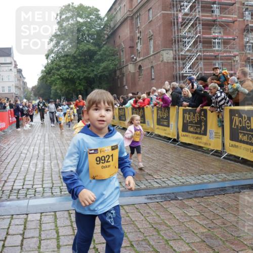 13.09.2026 - Kiel Lauf Yannick Fuchs http://msf.ph/oto/10275284 13.09.2026 08:37:49 Ziel 236, 278, 593, 1214, 1621, 2858, 4490, 5199, 5709, 5887, 7283, 7612, 9887, 10478, 11899, 52, 751, 781, 1212, 1221, 1233, 2025, 2036, 2229, 2567, 2858, 3071, 3252, 3262, 3521, 4018, 4379, 4705, 5186, 5290, 5722, 6149, 6272, 6358, 6457, 6458, 6624, 7183, 7184, 8612, 8907, 9941, 10221, 10714, 10800, 11236, 11487, 12066, 12469, 12470, 12651, 12657, 12838, 1807, 2936, 7477, 9791, 9921, 11412, 11810, 12581, 82, 1055, 1283, 2229, 4018, 4705, 5288, 5617, 7146, 8612, 8907, 11236 meine-sportfotos.de