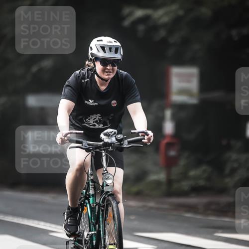 13.09.2026 - Stadtparktriathlon H.Heesch http://msf.ph/oto/10275316 13.09.2026 10:32:55 Radfahren 248, 306 meine-sportfotos.de