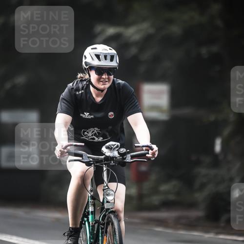 13.09.2026 - Stadtparktriathlon H.Heesch http://msf.ph/oto/10275318 13.09.2026 10:32:55 Radfahren 248, 306 meine-sportfotos.de