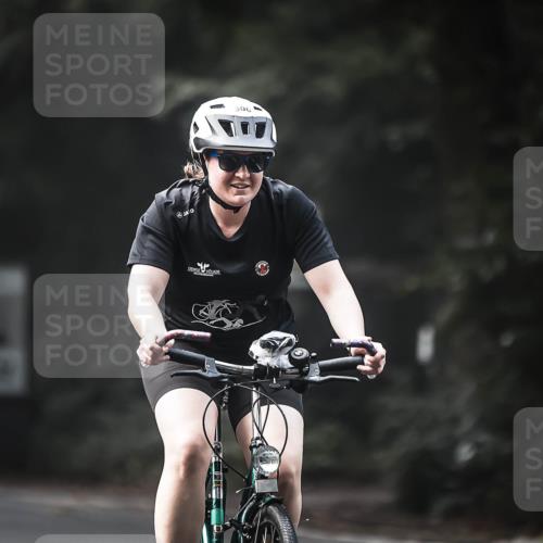 13.09.2026 - Stadtparktriathlon H.Heesch http://msf.ph/oto/10275322 13.09.2026 10:32:55 Radfahren 248, 306 meine-sportfotos.de