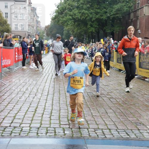 13.09.2026 - Kiel Lauf Yannick Fuchs http://msf.ph/oto/10275345 13.09.2026 08:37:52 Ziel 236, 278, 593, 1214, 1621, 2936, 4490, 5199, 5709, 5887, 7283, 7612, 9887, 10478, 11899, 52, 751, 781, 1212, 1214, 1221, 1233, 2025, 2036, 2567, 2858, 3071, 3252, 3262, 3521, 4379, 4705, 5186, 5290, 5722, 6149, 6272, 6358, 6457, 6458, 6624, 7183, 7184, 9941, 10800, 11236, 11487, 12066, 12469, 12470, 12651, 12657, 12838, 1807, 4085, 4734, 7477, 8382, 8428, 9791, 9921, 11412, 11810, 12581, 1055, 2229, 3252, 4018, 4705, 5617, 5722, 6272, 7146, 7184, 8612, 8907, 10800, 11236 meine-sportfotos.de