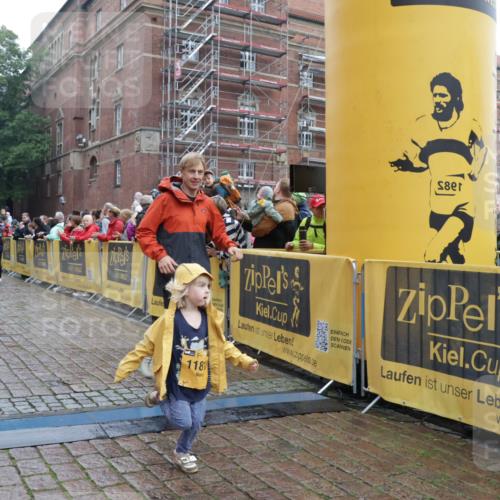 13.09.2026 - Kiel Lauf Yannick Fuchs http://msf.ph/oto/10275382 13.09.2026 08:37:54 Ziel 236, 278, 593, 1621, 1807, 2936, 4490, 5199, 5709, 5887, 7283, 7612, 9887, 10478, 11899, 52, 751, 781, 1212, 1214, 1221, 1233, 2025, 2036, 2567, 2858, 3071, 3252, 3262, 3521, 4379, 5186, 5290, 5722, 6149, 6358, 6457, 6458, 6624, 7183, 7184, 9941, 12066, 12469, 12470, 12651, 12657, 12838, 281, 4085, 4734, 7477, 8382, 8428, 9791, 9921, 11412, 11810, 12581, 751, 1055, 2229, 2567, 3252, 4018, 4705, 5722, 6272, 6358, 7146, 7183, 7184, 8612, 8907, 10800, 11236 meine-sportfotos.de
