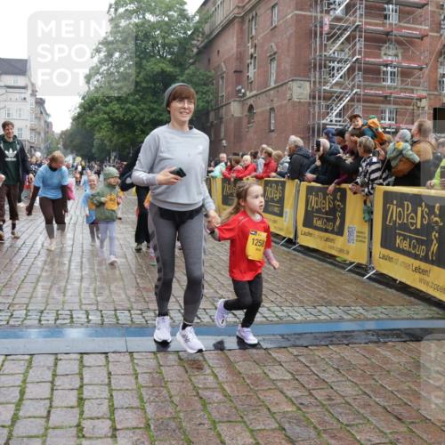 13.09.2026 - Kiel Lauf Yannick Fuchs http://msf.ph/oto/10275431 13.09.2026 08:37:56 Ziel 236, 278, 1807, 2936, 4490, 5199, 5709, 5887, 7283, 7612, 9887, 10478, 11899, 52, 593, 751, 781, 1212, 1214, 1221, 1233, 1621, 2025, 2036, 2567, 2858, 3071, 3262, 3521, 4379, 5186, 5290, 6149, 6358, 6457, 6458, 6624, 7183, 9941, 12066, 12469, 12470, 12651, 12657, 12838, 281, 4085, 4734, 7477, 8382, 8428, 9791, 9921, 11412, 11810, 12581, 751, 781, 1233, 2025, 2229, 2567, 3252, 4018, 4705, 5722, 6272, 6358, 7183, 7184, 8612, 8907, 10800, 11236, 12469 meine-sportfotos.de