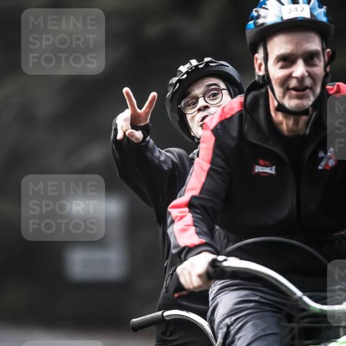 13.09.2026 - Stadtparktriathlon H.Heesch http://msf.ph/oto/10275435 13.09.2026 10:33:21 Radfahren 250, 342, 416 meine-sportfotos.de