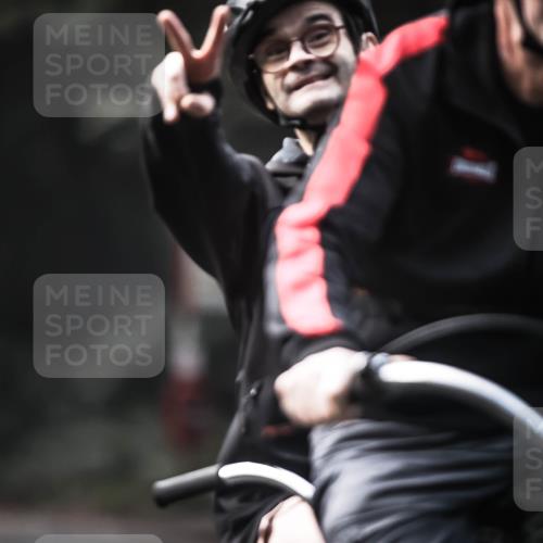 13.09.2026 - Stadtparktriathlon H.Heesch http://msf.ph/oto/10275442 13.09.2026 10:33:21 Radfahren 250, 342, 416 meine-sportfotos.de