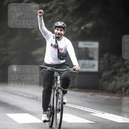 13.09.2026 - Stadtparktriathlon H.Heesch http://msf.ph/oto/10275449 13.09.2026 10:33:23 Radfahren 250, 342, 416 meine-sportfotos.de