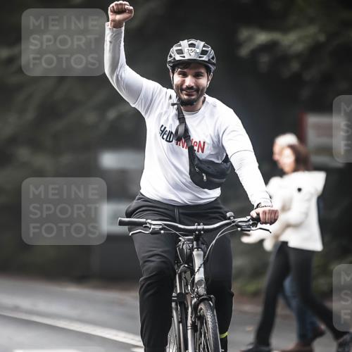 13.09.2026 - Stadtparktriathlon H.Heesch http://msf.ph/oto/10275469 13.09.2026 10:33:24 Radfahren 250, 342 meine-sportfotos.de