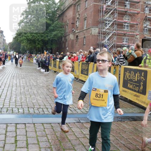 13.09.2026 - Kiel Lauf Yannick Fuchs http://msf.ph/oto/10275539 13.09.2026 08:38:03 Ziel 1807, 2936, 4490, 7477, 9791, 9921, 11412, 11810, 52, 236, 278, 593, 1212, 1214, 1221, 1621, 2036, 2858, 3071, 3262, 3521, 4379, 4490, 5186, 5199, 5290, 5709, 5887, 6149, 6457, 6458, 6624, 7283, 7612, 9887, 9941, 10478, 11899, 12066, 12470, 12651, 12657, 12838, 281, 4085, 4734, 8382, 8428, 12581, 52, 751, 781, 1233, 2025, 2036, 2567, 3071, 3262, 6358, 6457, 6624, 7183, 12066, 12469, 12651, 12657, 12838 meine-sportfotos.de