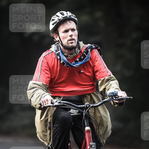 13.09.2026 - Stadtparktriathlon H.Heesch http://msf.ph/oto/10275640 13.09.2026 10:34:02 Radfahren 275, 320, 368 meine-sportfotos.de