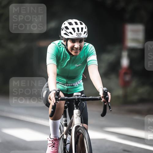13.09.2026 - Stadtparktriathlon H.Heesch http://msf.ph/oto/10275647 13.09.2026 10:34:04 Radfahren 275, 320, 421, 502 meine-sportfotos.de