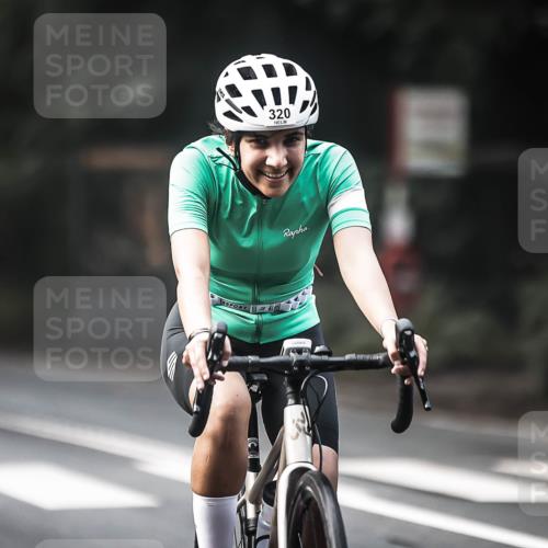 13.09.2026 - Stadtparktriathlon H.Heesch http://msf.ph/oto/10275652 13.09.2026 10:34:04 Radfahren 275, 320, 421, 502 meine-sportfotos.de