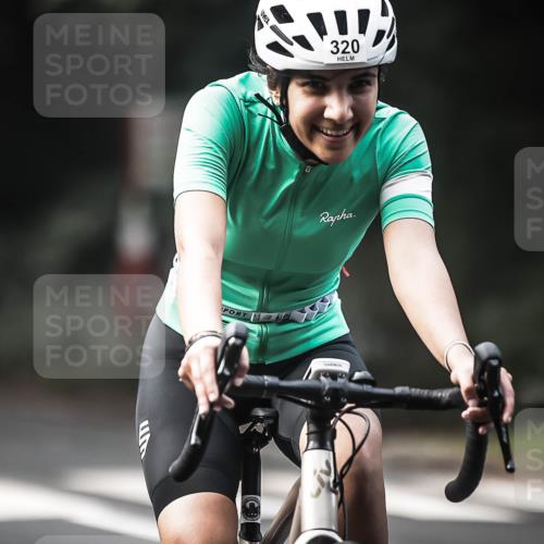 13.09.2026 - Stadtparktriathlon H.Heesch http://msf.ph/oto/10275661 13.09.2026 10:34:04 Radfahren 275, 320, 421, 502 meine-sportfotos.de