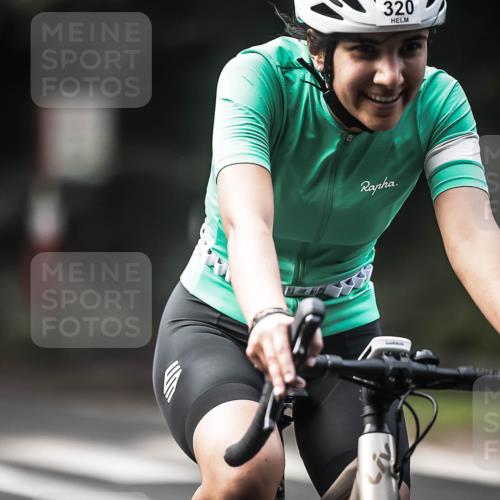 13.09.2026 - Stadtparktriathlon H.Heesch http://msf.ph/oto/10275665 13.09.2026 10:34:05 Radfahren 275, 320, 421, 502 meine-sportfotos.de