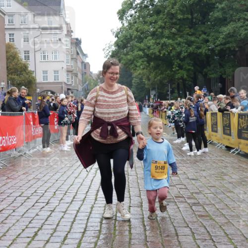 13.09.2026 - Kiel Lauf Yannick Fuchs http://msf.ph/oto/10275703 13.09.2026 08:38:28 Ziel 4423, 10005, 281, 1807, 2936, 4085, 4490, 4734, 7477, 8382, 8428, 9791, 9921, 11412, 11810, 12581, 9149, 236, 278, 2936, 4490, 5199, 5709, 5887, 7283, 7612, 9887, 10478, 11899 meine-sportfotos.de