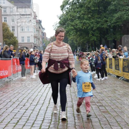 13.09.2026 - Kiel Lauf Yannick Fuchs http://msf.ph/oto/10275707 13.09.2026 08:38:28 Ziel 4423, 10005, 281, 1807, 2936, 4085, 4490, 4734, 7477, 8382, 8428, 9791, 9921, 11412, 11810, 12581, 9149, 236, 278, 2936, 4490, 5199, 5709, 5887, 7283, 7612, 9887, 10478, 11899 meine-sportfotos.de