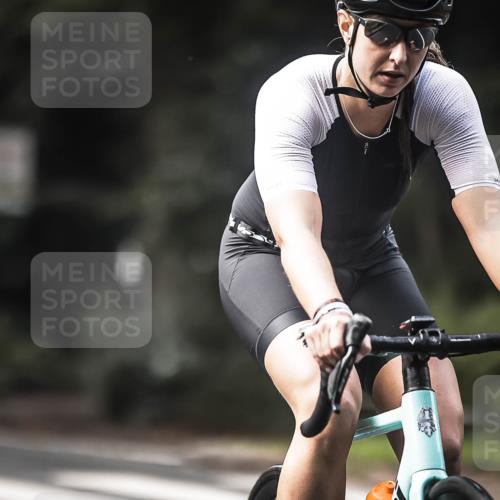13.09.2026 - Stadtparktriathlon H.Heesch http://msf.ph/oto/10275897 13.09.2026 10:35:02 Radfahren 463, 465 meine-sportfotos.de