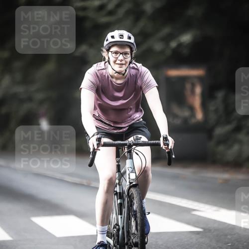13.09.2026 - Stadtparktriathlon H.Heesch http://msf.ph/oto/10275966 13.09.2026 10:35:26 Radfahren 370, 412, 427 meine-sportfotos.de