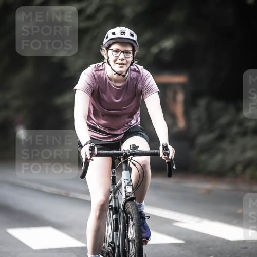 13.09.2026 - Stadtparktriathlon H.Heesch http://msf.ph/oto/10275970 13.09.2026 10:35:26 Radfahren 370, 412, 427 meine-sportfotos.de