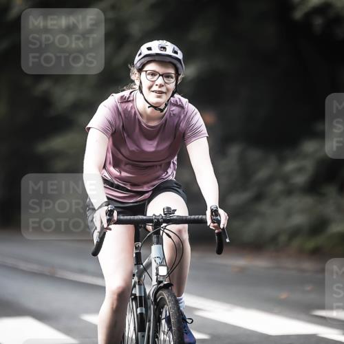 13.09.2026 - Stadtparktriathlon H.Heesch http://msf.ph/oto/10275974 13.09.2026 10:35:26 Radfahren 370, 412, 427 meine-sportfotos.de