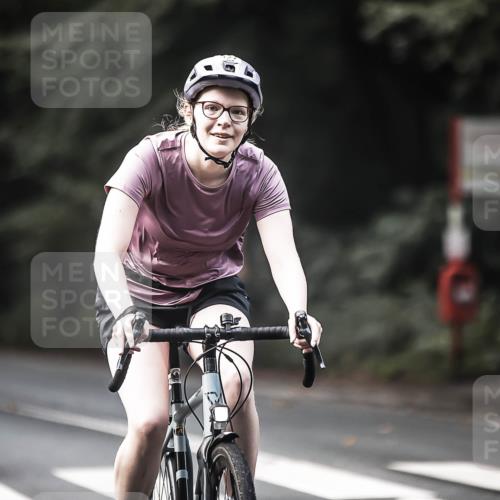 13.09.2026 - Stadtparktriathlon H.Heesch http://msf.ph/oto/10275975 13.09.2026 10:35:26 Radfahren 370, 412, 427 meine-sportfotos.de