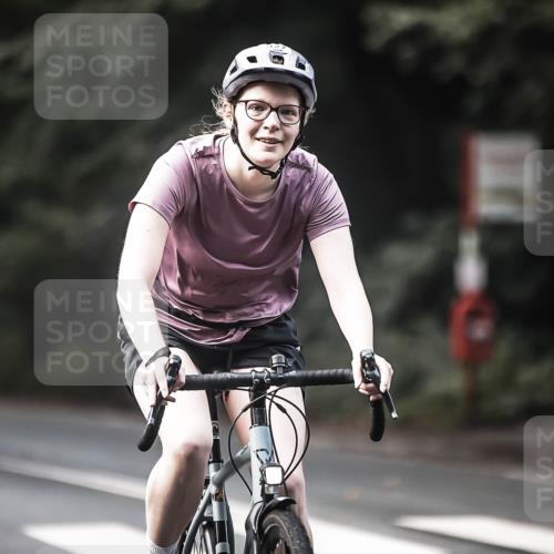 13.09.2026 - Stadtparktriathlon H.Heesch http://msf.ph/oto/10275979 13.09.2026 10:35:26 Radfahren 370, 412, 427 meine-sportfotos.de