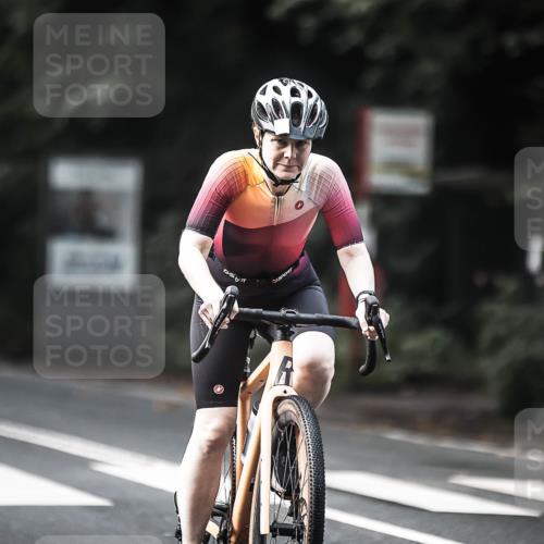 13.09.2026 - Stadtparktriathlon H.Heesch http://msf.ph/oto/10276026 13.09.2026 10:35:43 Radfahren 313, 405, 471 meine-sportfotos.de