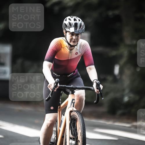 13.09.2026 - Stadtparktriathlon H.Heesch http://msf.ph/oto/10276028 13.09.2026 10:35:43 Radfahren 313, 405, 471 meine-sportfotos.de