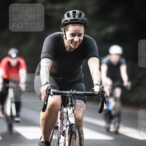 13.09.2026 - Stadtparktriathlon H.Heesch http://msf.ph/oto/10276089 13.09.2026 10:36:00 Radfahren 281, 292, 459 meine-sportfotos.de