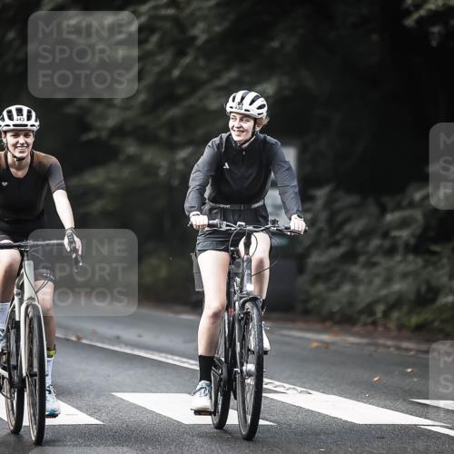 13.09.2026 - Stadtparktriathlon H.Heesch http://msf.ph/oto/10276130 13.09.2026 10:36:07 Radfahren 281, 380, 389, 430, 443, 454, 459 meine-sportfotos.de