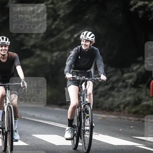 13.09.2026 - Stadtparktriathlon H.Heesch http://msf.ph/oto/10276132 13.09.2026 10:36:07 Radfahren 281, 380, 389, 430, 443, 454, 459 meine-sportfotos.de