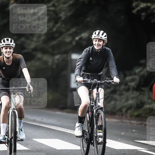 13.09.2026 - Stadtparktriathlon H.Heesch http://msf.ph/oto/10276135 13.09.2026 10:36:07 Radfahren 281, 380, 389, 430, 443, 454, 459 meine-sportfotos.de