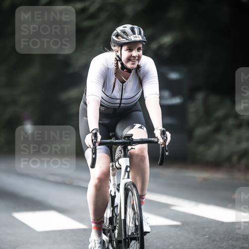 13.09.2026 - Stadtparktriathlon H.Heesch http://msf.ph/oto/10276211 13.09.2026 10:36:24 Radfahren 351, 383 meine-sportfotos.de