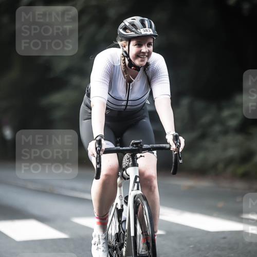 13.09.2026 - Stadtparktriathlon H.Heesch http://msf.ph/oto/10276214 13.09.2026 10:36:24 Radfahren 351, 383 meine-sportfotos.de