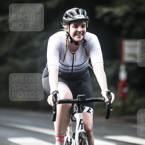 13.09.2026 - Stadtparktriathlon H.Heesch http://msf.ph/oto/10276220 13.09.2026 10:36:24 Radfahren 351, 383 meine-sportfotos.de