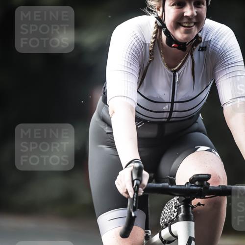 13.09.2026 - Stadtparktriathlon H.Heesch http://msf.ph/oto/10276228 13.09.2026 10:36:25 Radfahren 351, 383 meine-sportfotos.de
