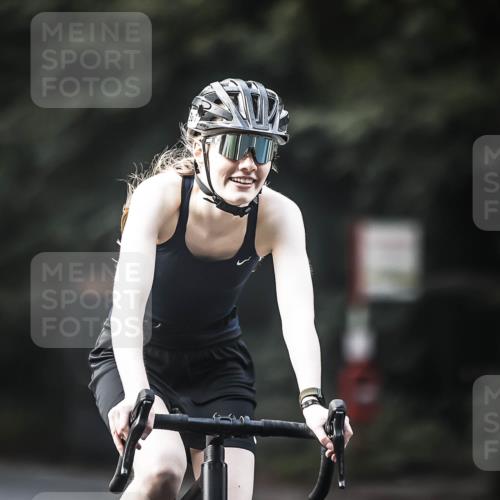 13.09.2026 - Stadtparktriathlon H.Heesch http://msf.ph/oto/10276315 13.09.2026 10:36:37 Radfahren 347, 361, 479, 542, 569 meine-sportfotos.de