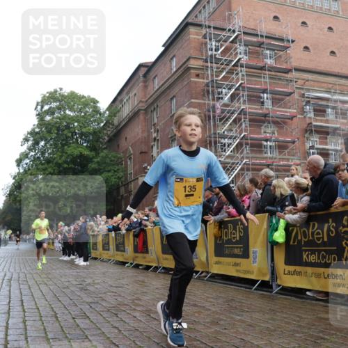 13.09.2026 - Kiel Lauf Yannick Fuchs http://msf.ph/oto/10276419 13.09.2026 08:49:21 Ziel 135, 6891 meine-sportfotos.de