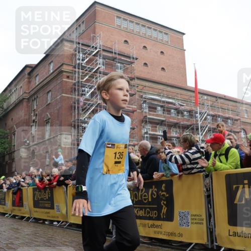 13.09.2026 - Kiel Lauf Yannick Fuchs http://msf.ph/oto/10276432 13.09.2026 08:49:21 Ziel 135, 6891 meine-sportfotos.de